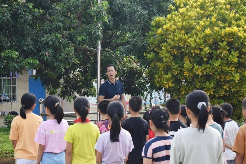 救援俏皮女孩