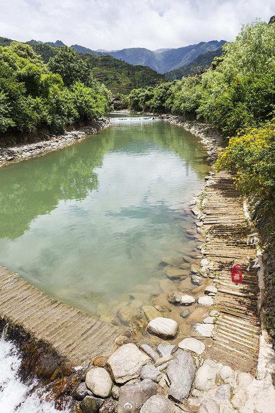 逃离阴森的岛屿